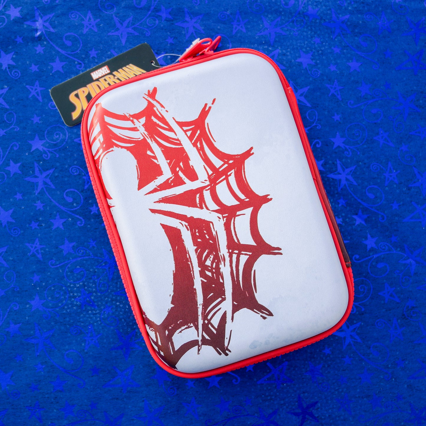 Estuche Spider-Man Original – Diseño Extendido con Telaraña