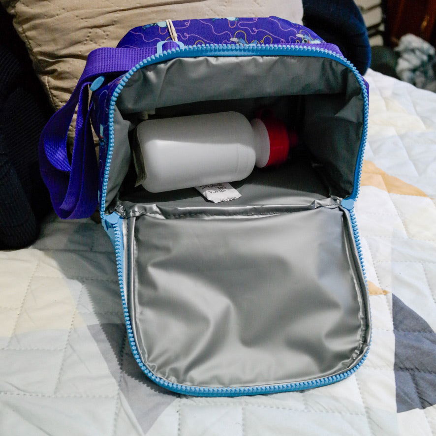 Lonchera Infantil Stitch Good Times – Diseño Holográfico Azul