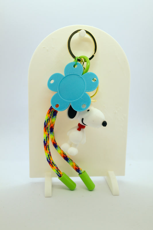 🐾 Llavero Snoopy con Accesorios – Estilo Único 🐾