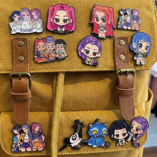 Pin Metálico HUNTRX Chibi – Diseños Coleccionables Anime K-Pop