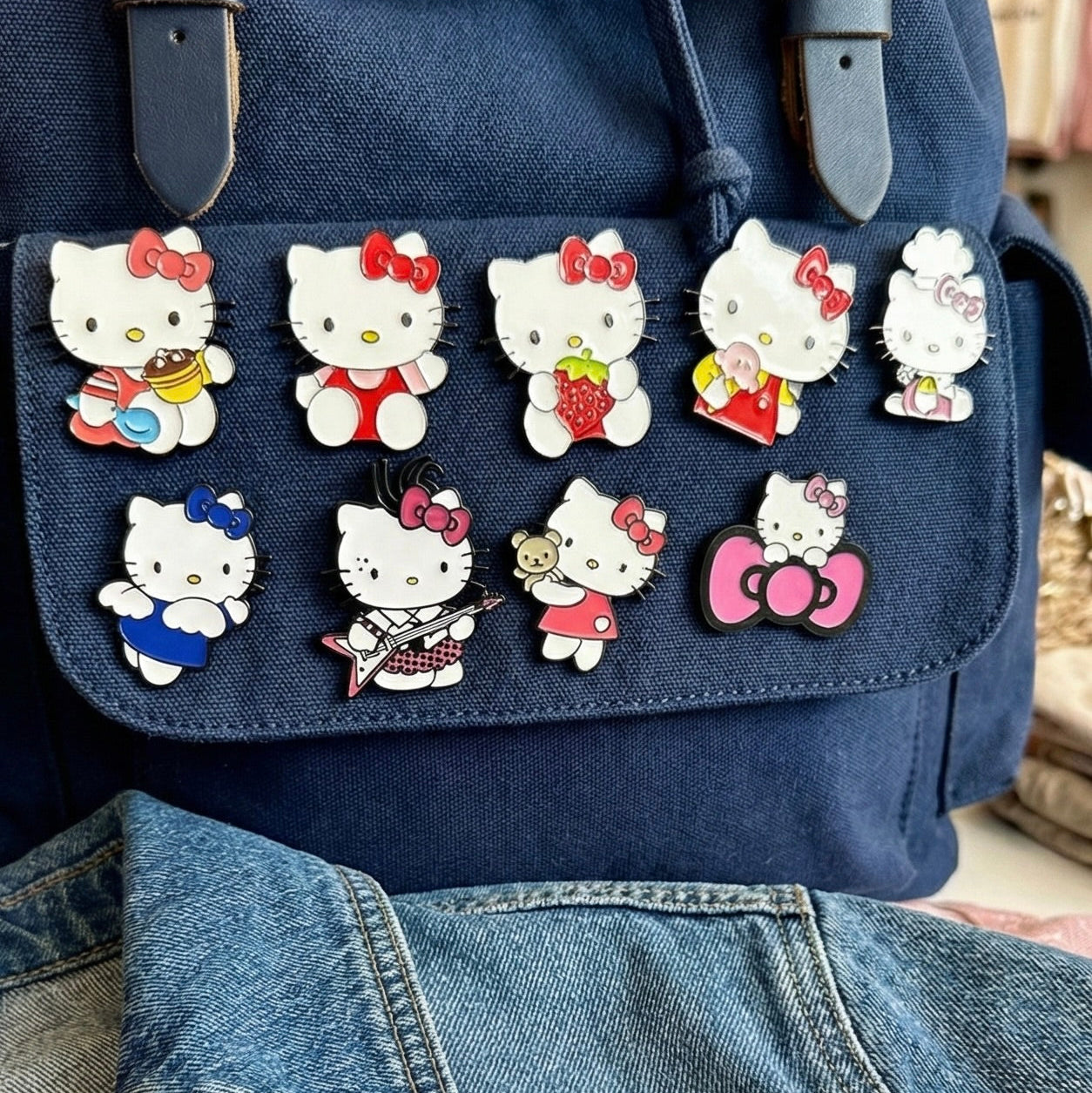 Pin Metálico Hello Kitty Original – Diseños Variados Coleccionables