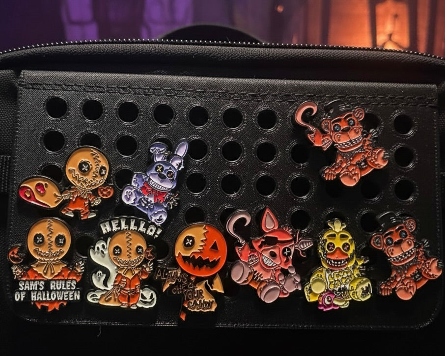 Pin Metálico Five Nights at Freddy’s FNAF – Diseños Coleccionables de Terror (Venta Individual)