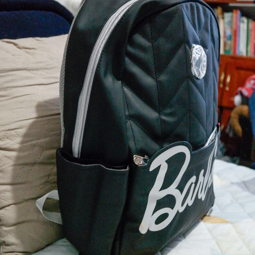 Mochila Barbie Original Negra con Acolchado Premium | Escolar y Uso Diario