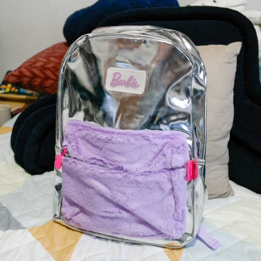Mochila Barbie Plateada con Bolsillo de Peluche | Moderna y Espaciosa