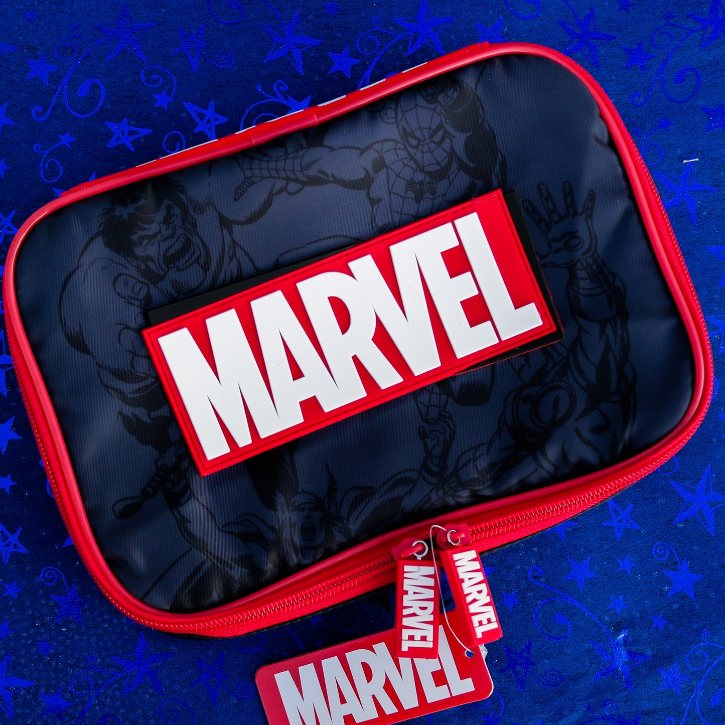 Estuche Marvel Original – Diseño Clásico en Relieve