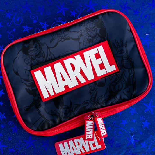 Estuche Marvel Original – Diseño Clásico en Relieve
