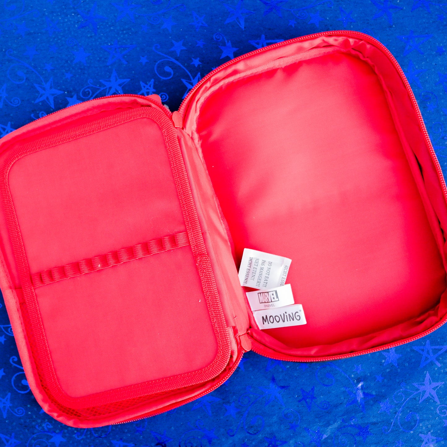 Estuche Marvel Original – Diseño Clásico en Relieve