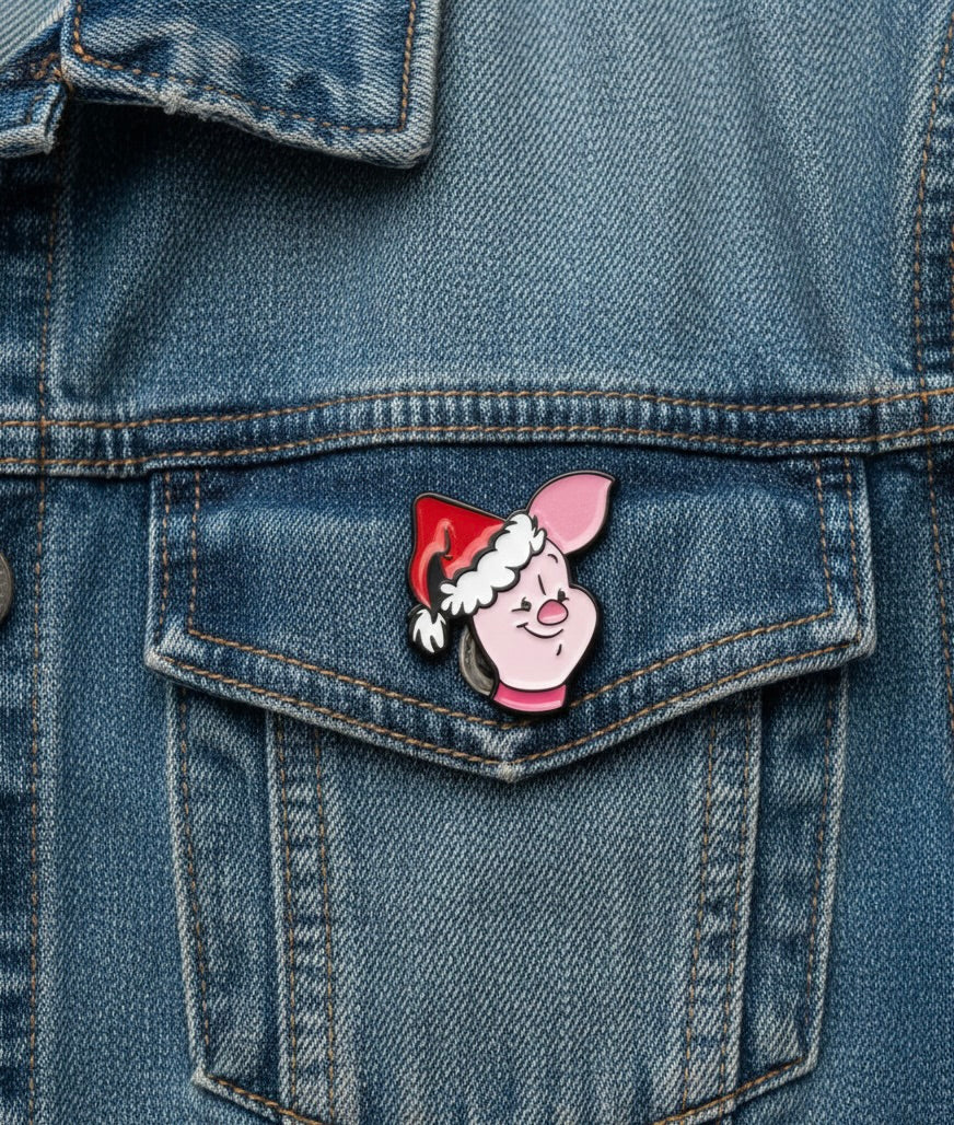 Pin Piglet Navideño – Accesorio Metálico Tierno de Winnie the Pooh