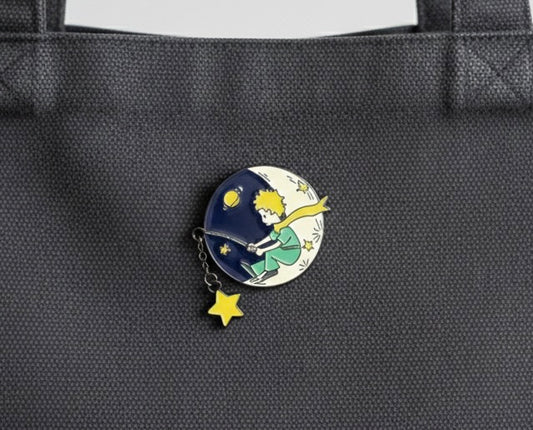 Pin Metálico del Principito con Estrella – Accesorio Tierno para Mochilas y Ropa