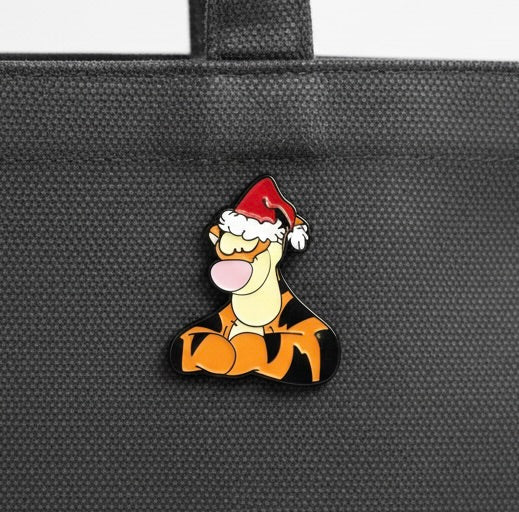 Pin Tigger Navideño – Accesorio Metálico de Winnie the Pooh