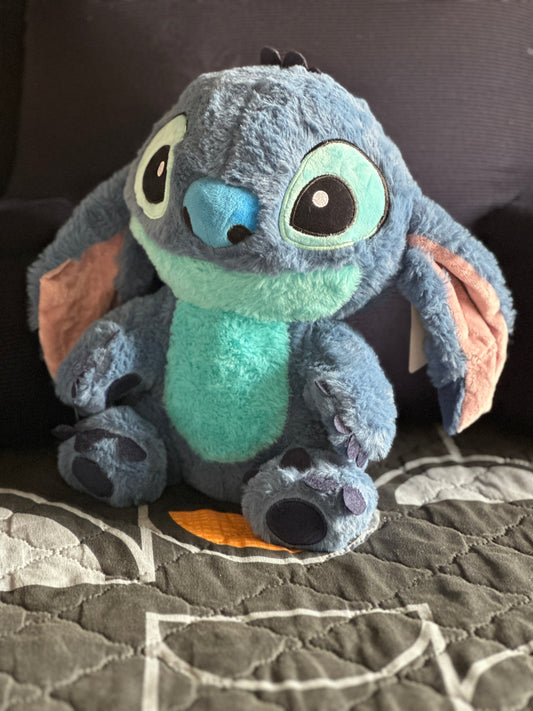 Stitch sentado