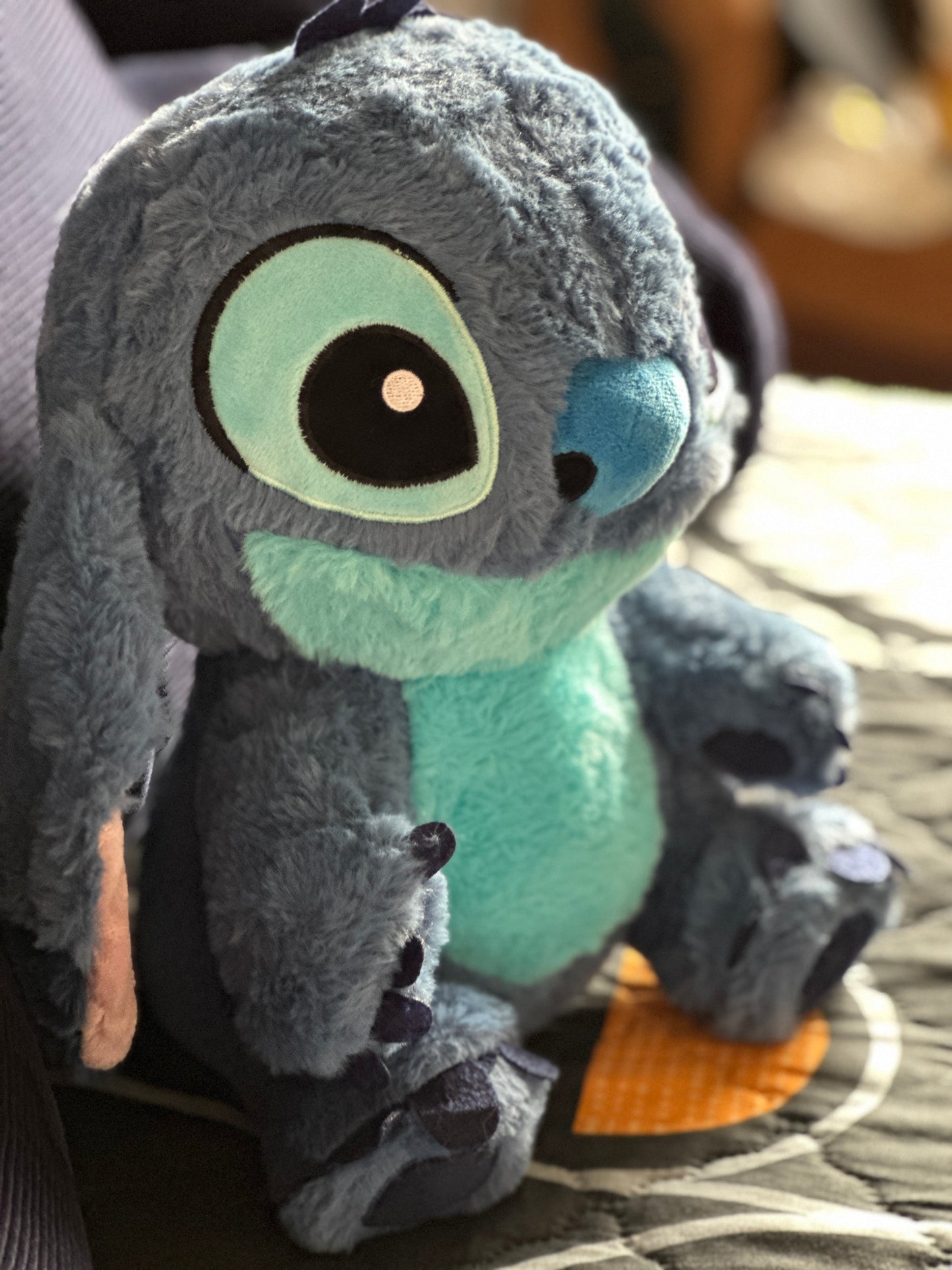 Stitch sentado