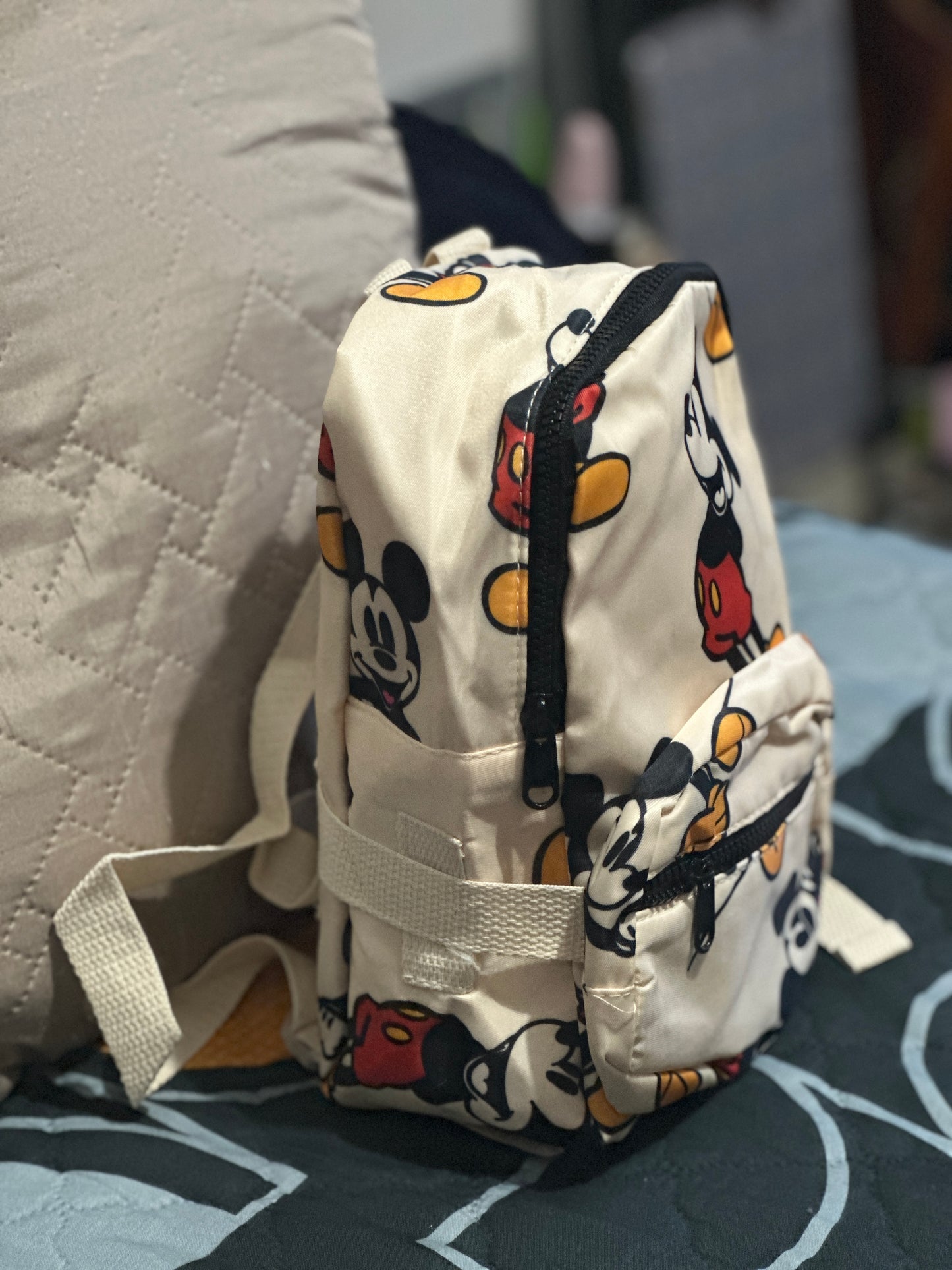 Mini Mochila de Mickey – ¡Estilo Disney para todos los días!