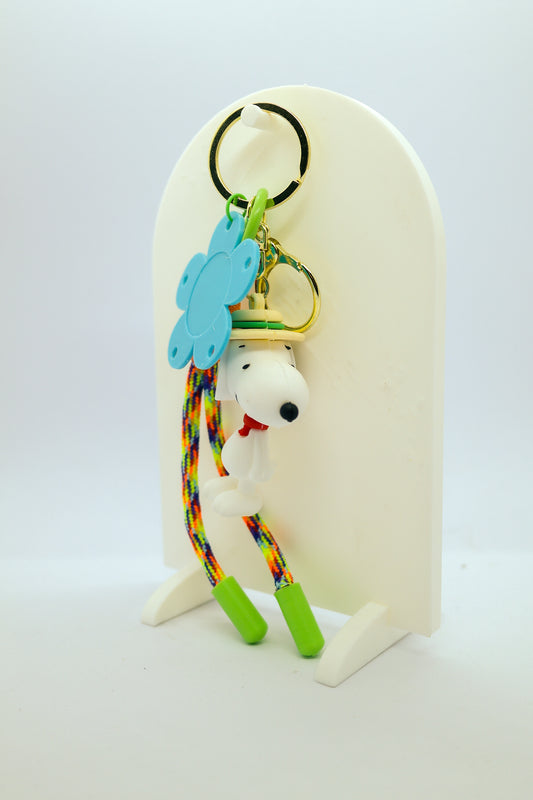 🐾 Llavero Snoopy con Accesorios – Estilo Único 🐾