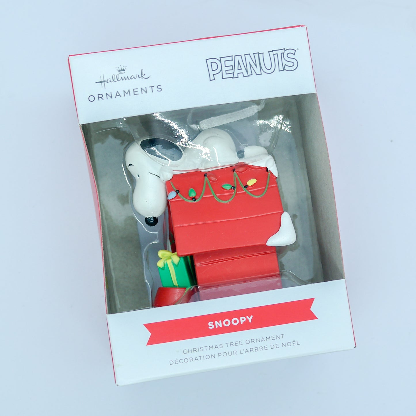 🐾 SNOOPY sobre su casa – Hallmark Ornament