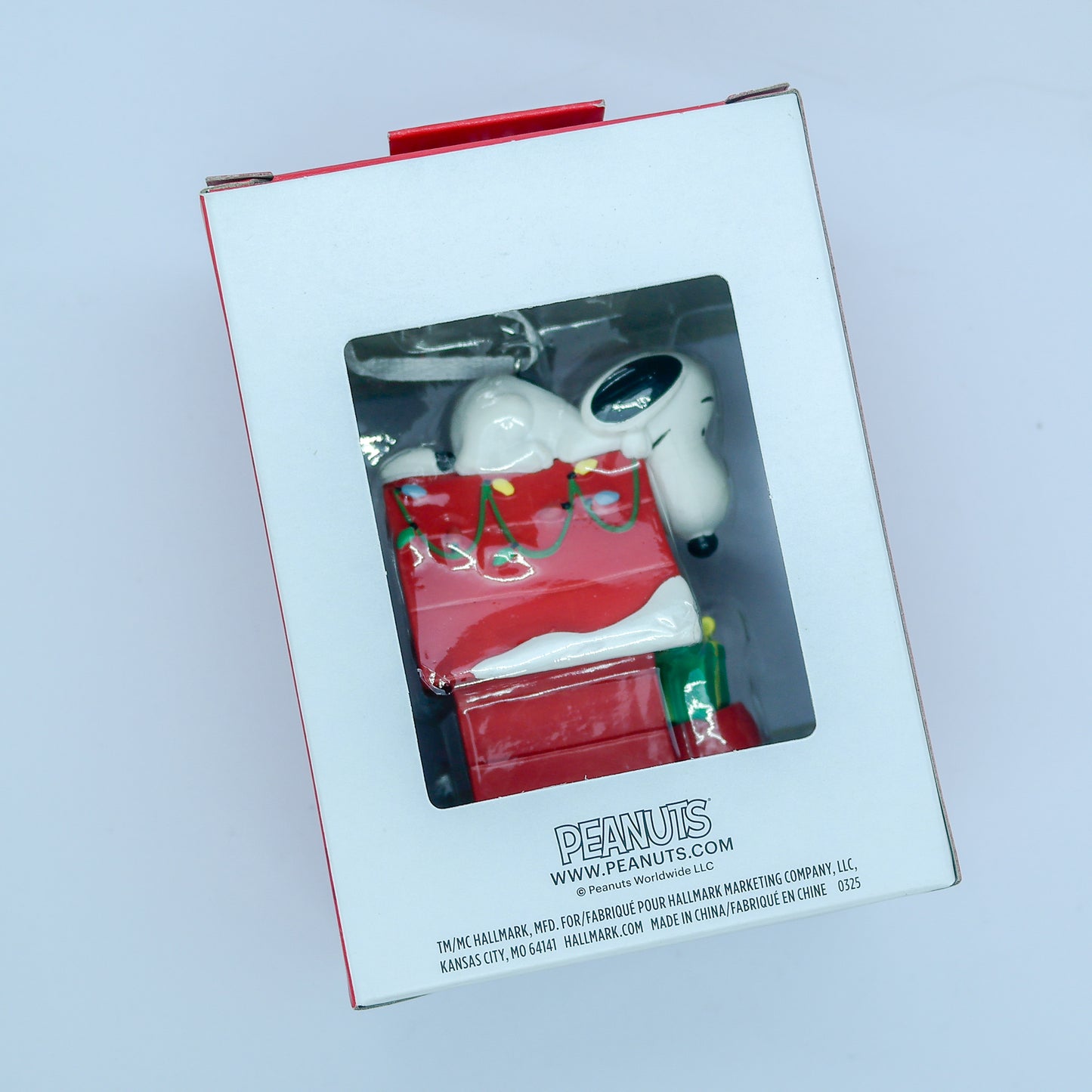 🐾 SNOOPY sobre su casa – Hallmark Ornament