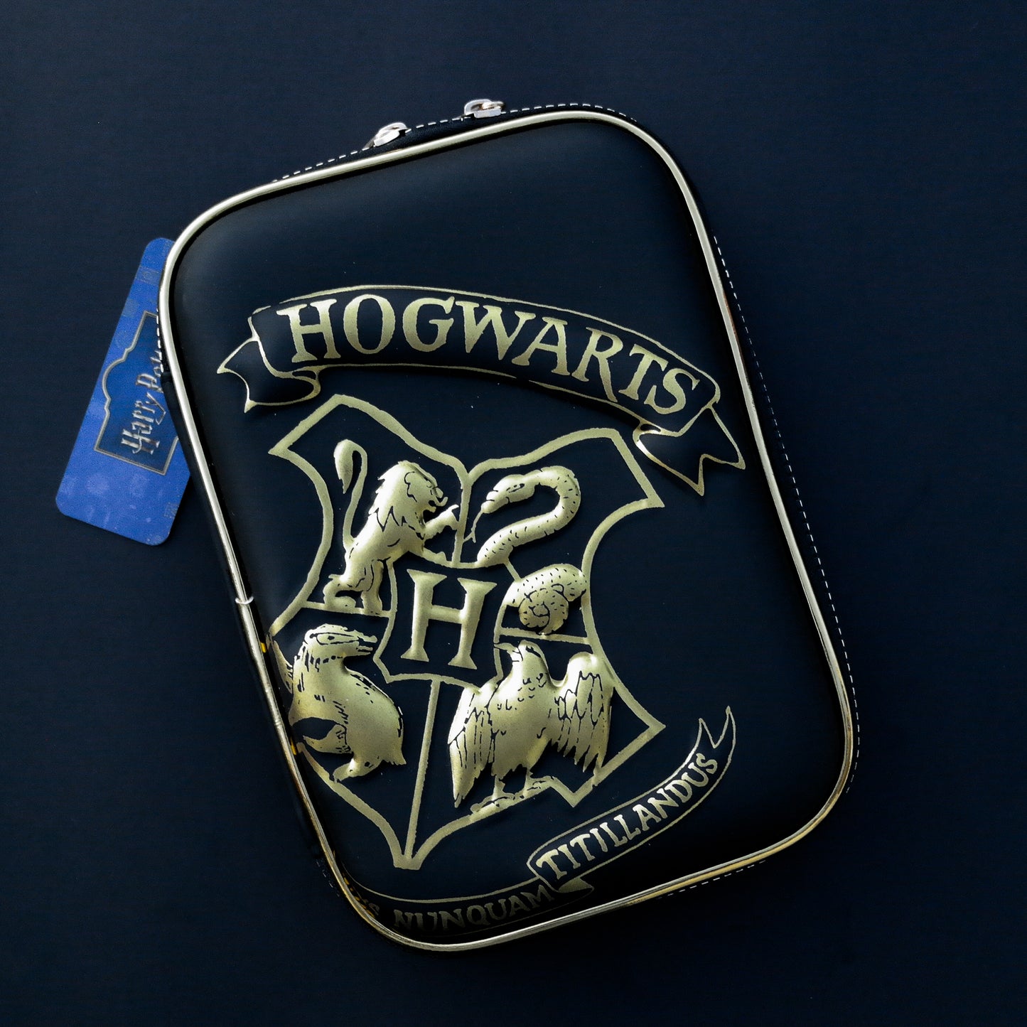 Estuche Hogwarts con Escudo Dorado – Harry Potter