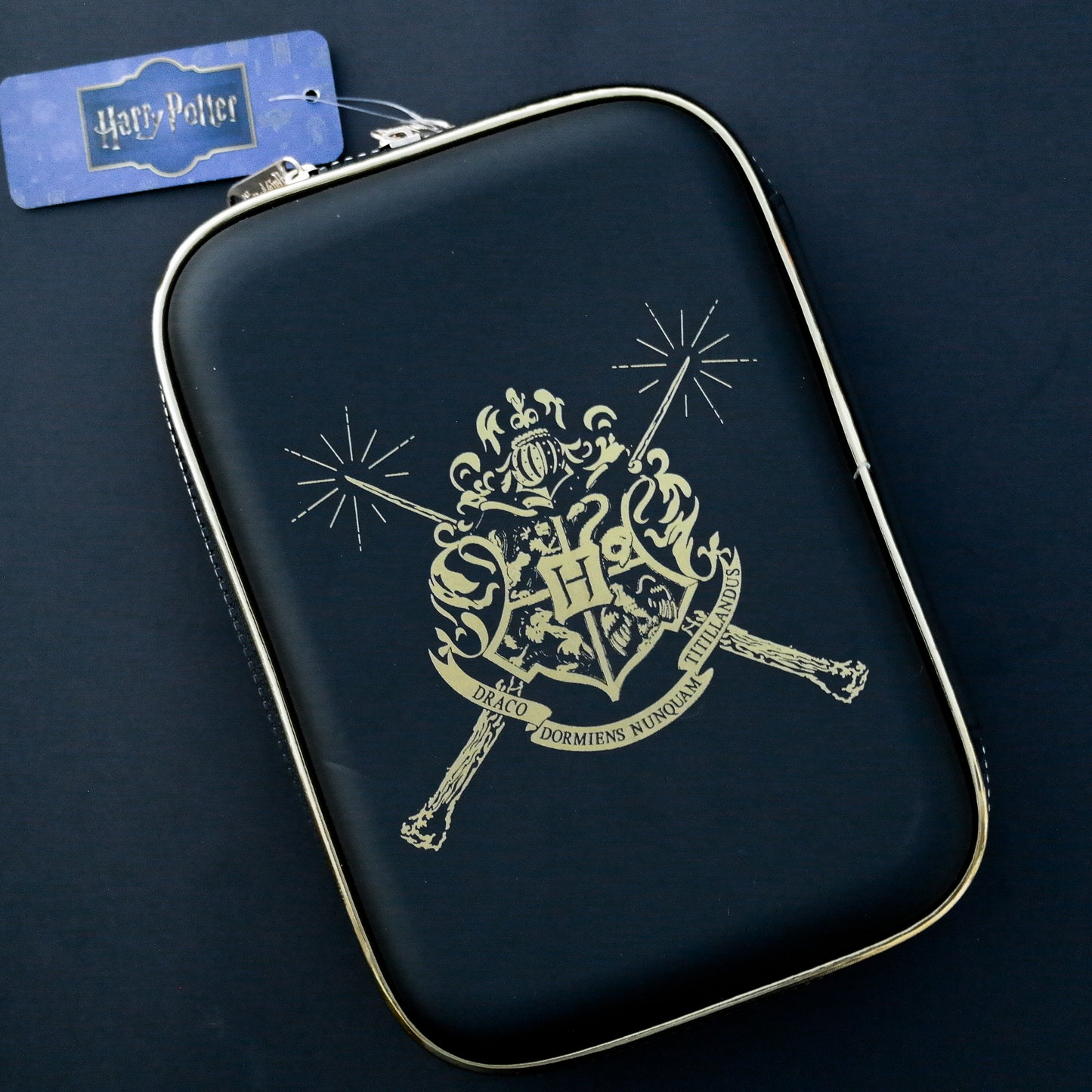 Estuche Hogwarts con Escudo Dorado – Harry Potter